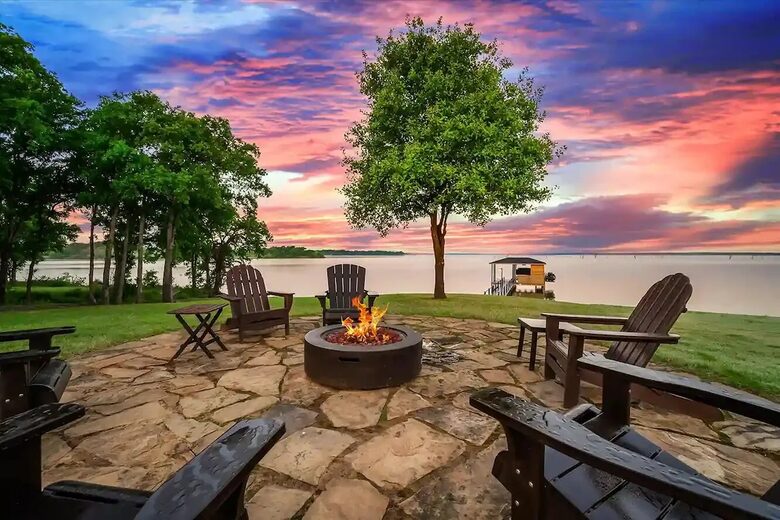 Paradise Cove Lakehouse | Timber-Frame Luxury on the Water - Streetman, Texas