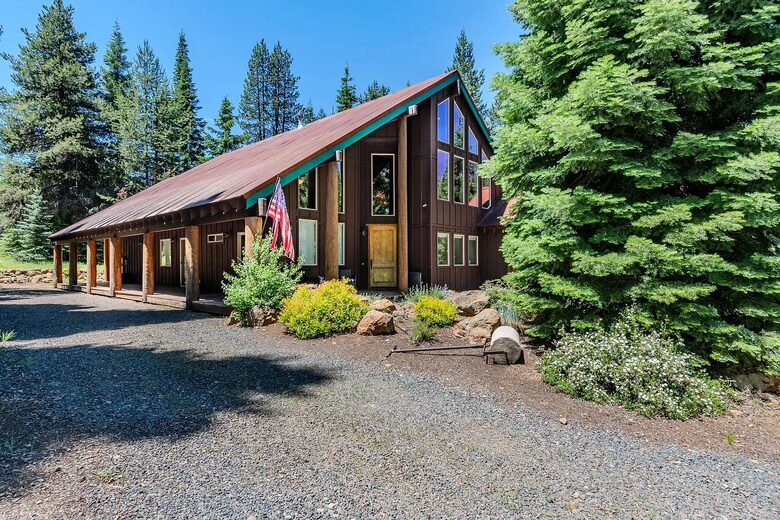 Timber Circle Retreat | Cozy Woodland Home Near Lake of the Woods - Klamath Falls, Oregon