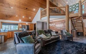 Timber Circle Retreat | Acolhedora casa na floresta perto do Lago dos Bosques – Klamath Falls, Oregon