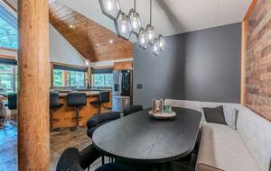 Timber Circle Retreat | Acolhedora casa na floresta perto do Lago dos Bosques – Klamath Falls, Oregon