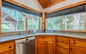 Timber Circle Retreat | Acolhedora casa na floresta perto do Lago dos Bosques – Klamath Falls, Oregon
