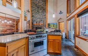 Timber Circle Retreat | Acolhedora casa na floresta perto do Lago dos Bosques – Klamath Falls, Oregon