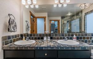 Timber Circle Retreat | Acolhedora casa na floresta perto do Lago dos Bosques – Klamath Falls, Oregon