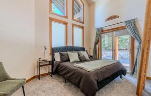 Timber Circle Retreat | Acolhedora casa na floresta perto do Lago dos Bosques – Klamath Falls, Oregon
