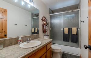 Timber Circle Retreat | Acolhedora casa na floresta perto do Lago dos Bosques – Klamath Falls, Oregon
