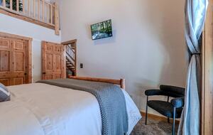 Timber Circle Retreat | Acolhedora casa na floresta perto do Lago dos Bosques – Klamath Falls, Oregon