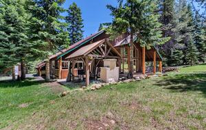 Timber Circle Retreat | Acolhedora casa na floresta perto do Lago dos Bosques – Klamath Falls, Oregon