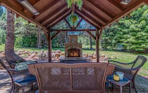 Timber Circle Retreat | Acolhedora casa na floresta perto do Lago dos Bosques – Klamath Falls, Oregon