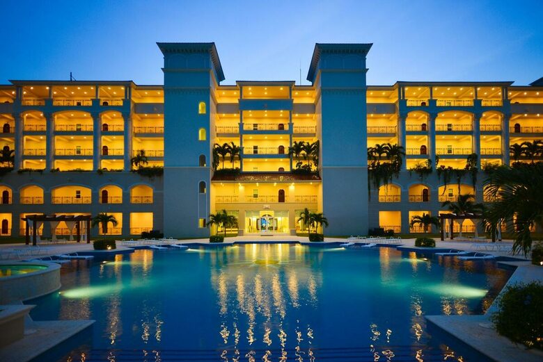 Luxury 3 Bedroom Beachfront Condo at the most desirable building in Cozumel. (The Landmark) - Cozumel, Mexico