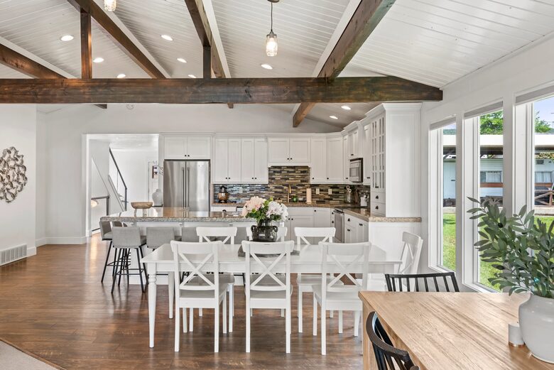 Bear Lake Grand Retreat | Stylish, Spacious, and Steps from the Water - Garden City, Utah