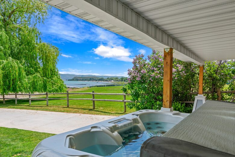 Bear Lake Grand Retreat | Stylish, Spacious, and Steps from the Water - Garden City, Utah